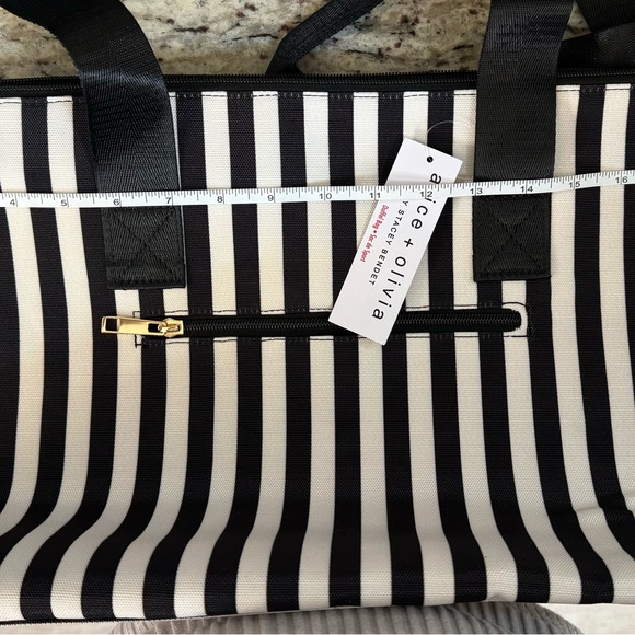 NWT ALICE & OLIVIA DUFFEL BAG - Picture 7 of 8
